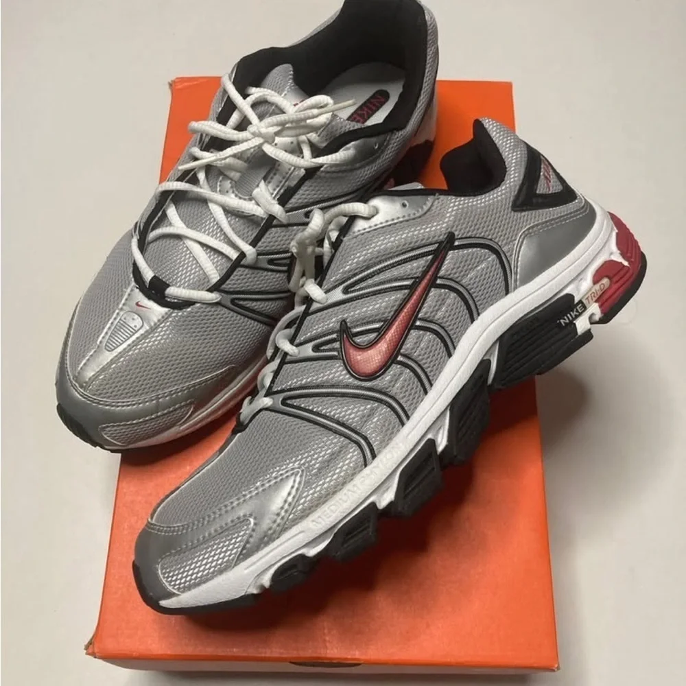 Nike Air Tri-D Run Men’s shoes size 12 silver and red with box like new
